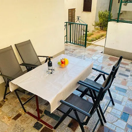 Stevic 2 Apartment Pisak